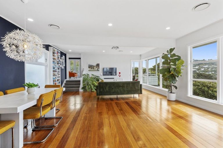 Photo of property in 22 Fairview Crescent, Kelburn, Wellington, 6012