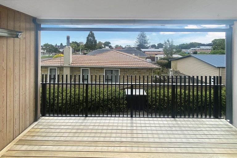 Photo of property in 3/5 Peachgrove Road, Te Atatu Peninsula, Auckland, 0610