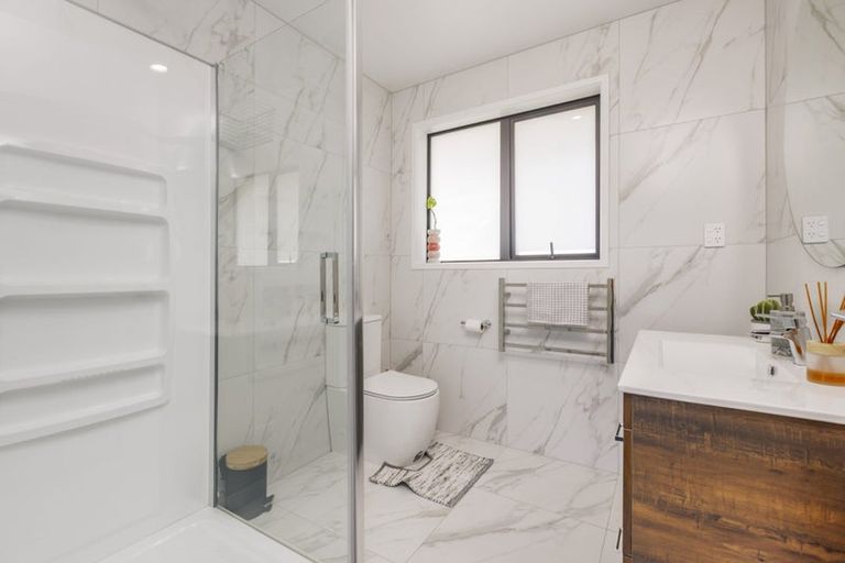 Photo of property in 55a Twin Parks Rise, Papakura, 2110