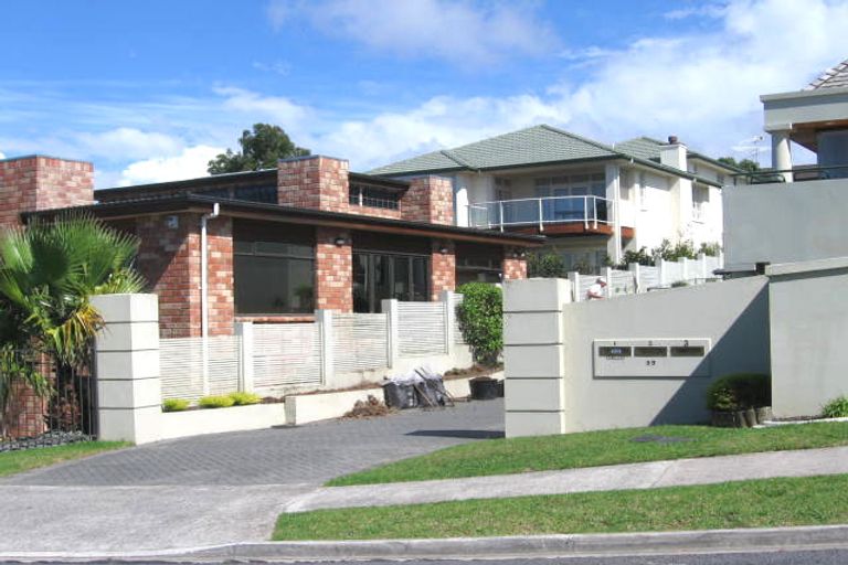 Photo of property in 1/35 Sharon Road, Waiake, Auckland, 0630