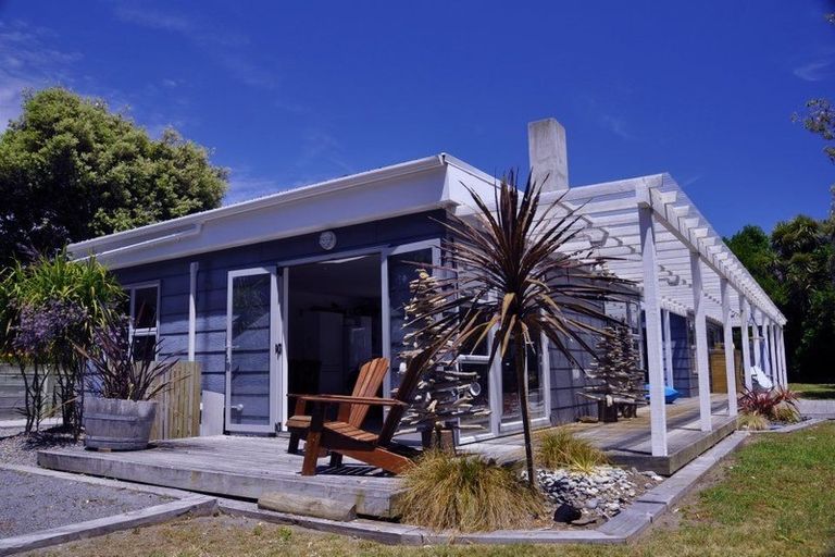 Photo of property in 2 Nicholas Street, Te Horo Beach, Otaki, 5581