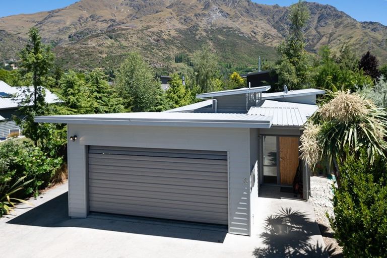 Photo of property in 8a Maple Court, Arthurs Point, Queenstown, 9371