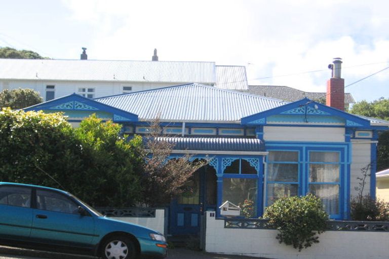 Photo of property in 16 Helen Street, Brooklyn, Wellington, 6021