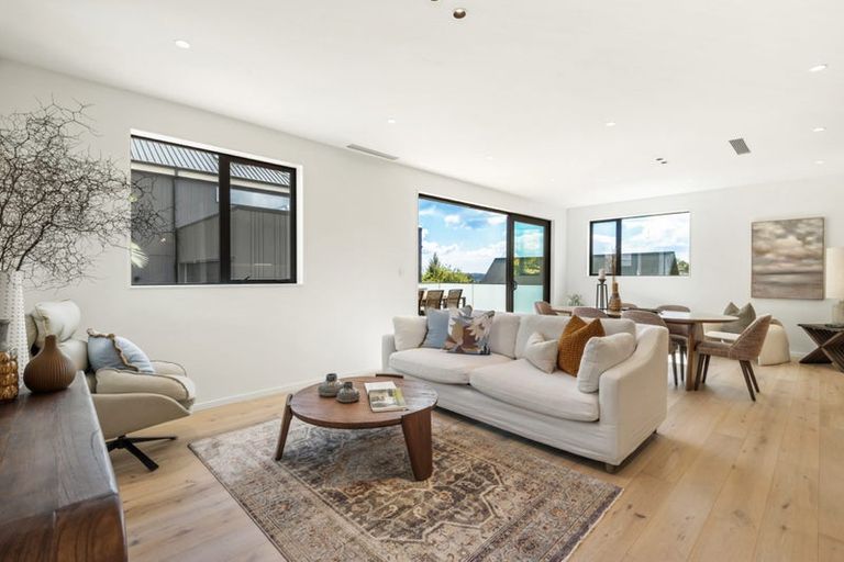 Photo of property in 8a Serrata Place, Browns Bay, Auckland, 0630