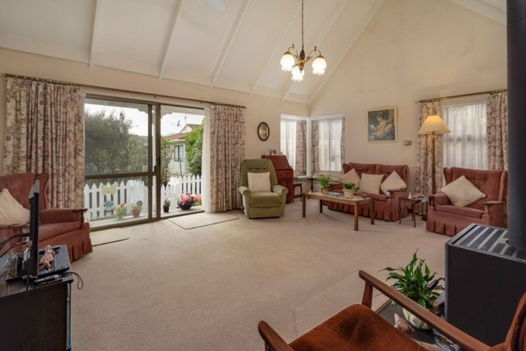 Photo of property in 2/4 Byron Place, Stoke, Nelson, 7011