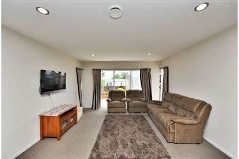 Photo of property in 79a Awaroa Road, Sunnyvale, Auckland, 0612