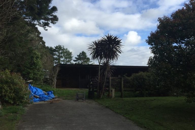 Photo of property in 293 Boord Crescent, Kumeu, 0891