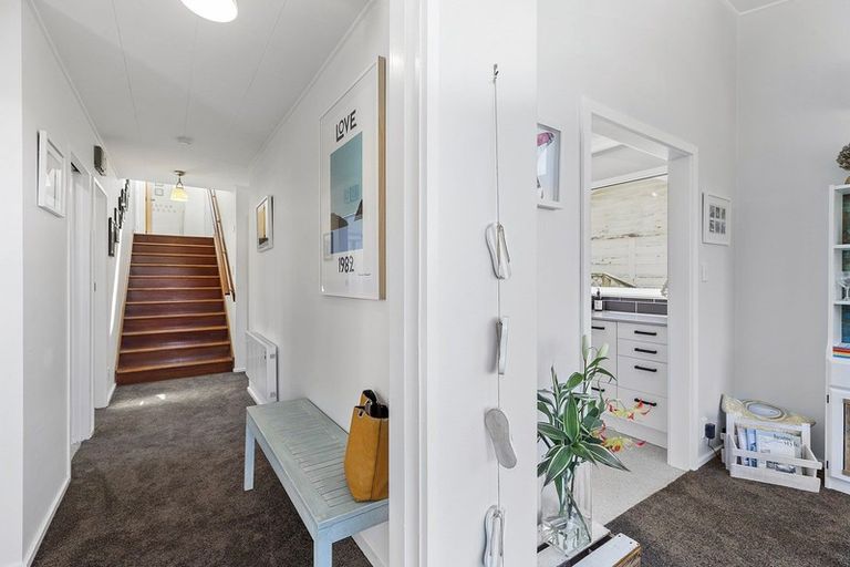 Photo of property in 32 Tavistock Road, Melrose, Wellington, 6023