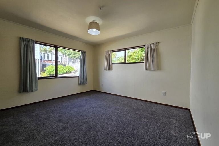 Photo of property in 4 Louise Place, Browns Bay, Auckland, 0630