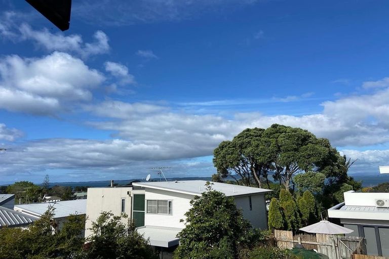 Photo of property in 2/43 Eastcliffe Road, Castor Bay, Auckland, 0620
