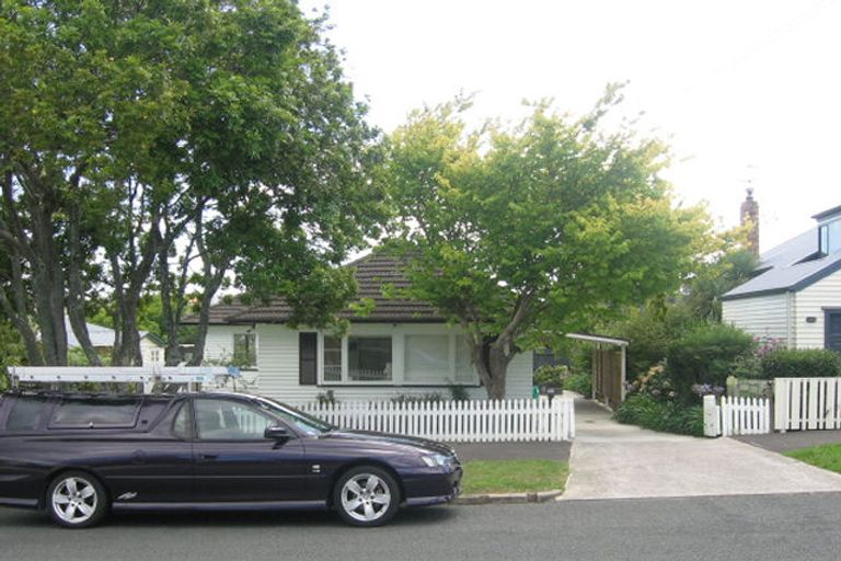 Photo of property in 8 Carnarvon Avenue, Glendowie, Auckland, 1071