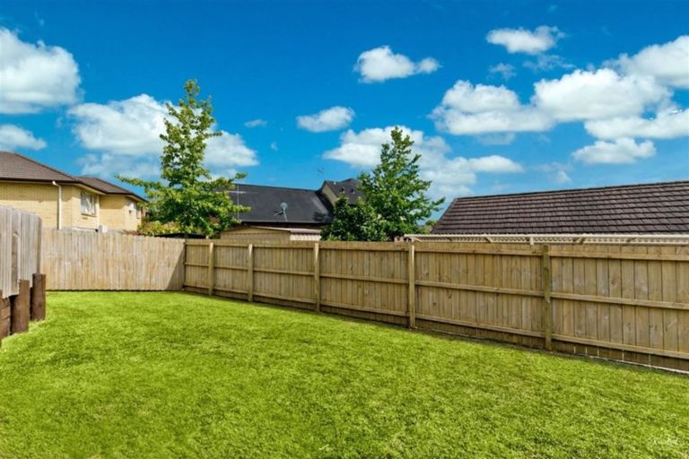 Photo of property in 27a Sapperton Drive, Henderson, Auckland, 0612