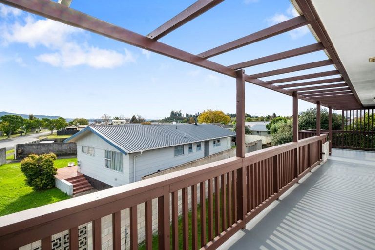 Photo of property in 2 Thackeray Place, Owhata, Rotorua, 3010