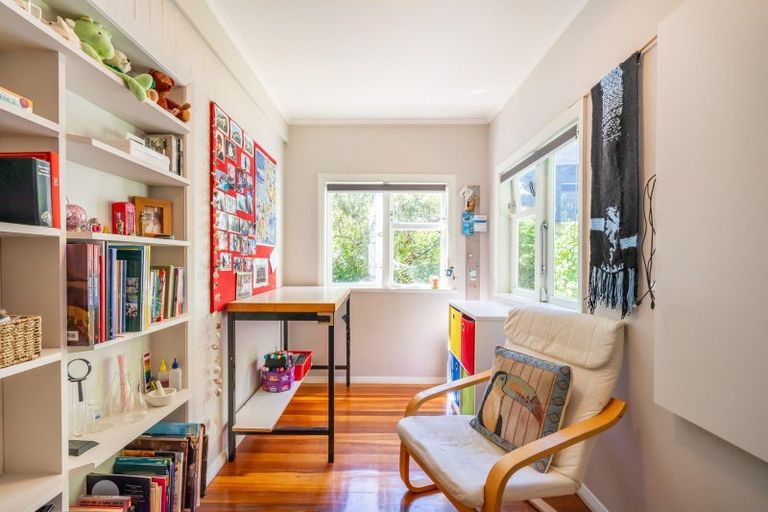 Photo of property in 3 Waitohu Road, York Bay, Lower Hutt, 5013