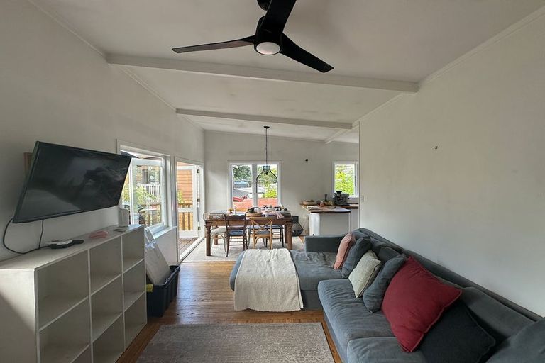 Photo of property in 17b Otanerua Road, Hatfields Beach, Orewa, 0931