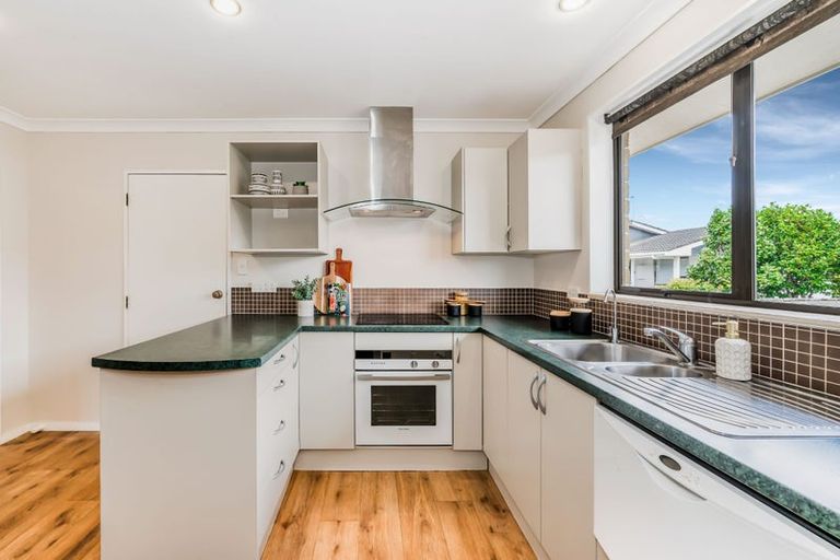 Photo of property in 100 Hillcrest Road, Raumati Beach, Paraparaumu, 5032