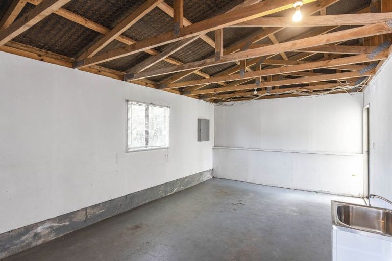 Photo of property in 17 Howell Road, Paraparaumu Beach, Paraparaumu, 5032