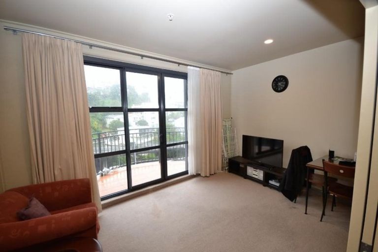 Photo of property in Atrium Towers, 6p/154 The Terrace, Wellington Central, Wellington, 6011