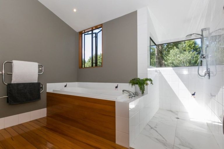 Photo of property in 2 Kopanga Road, Havelock North, 4130