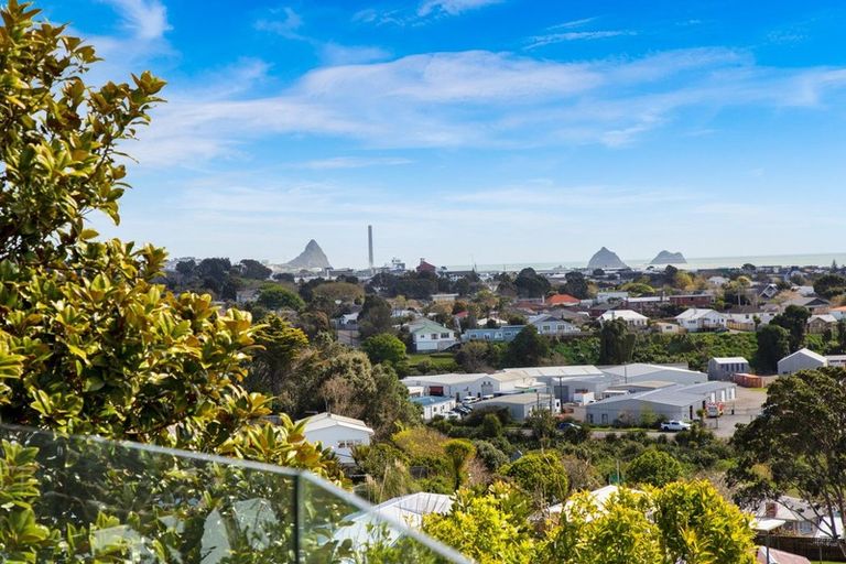 Photo of property in 3a Hillcrest Street, Glen Avon, New Plymouth, 4312