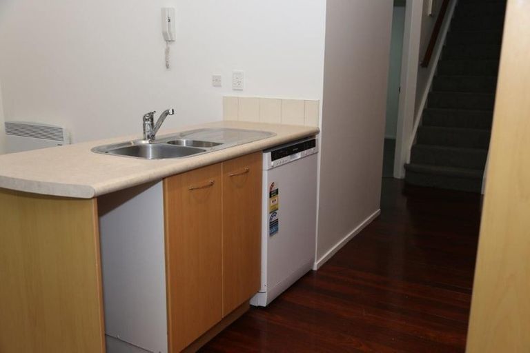 Photo of property in Metro Apartments, 13/220 Thorndon Quay, Pipitea, Wellington, 6011