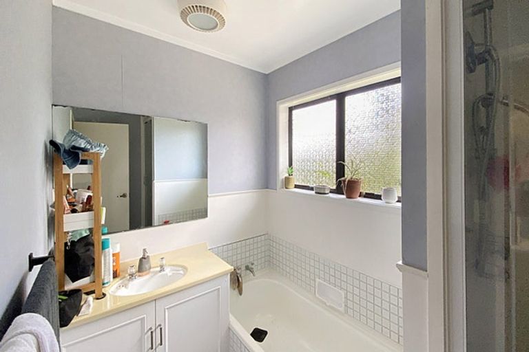 Photo of property in 9 Jessika Place, Conifer Grove, Takanini, 2112