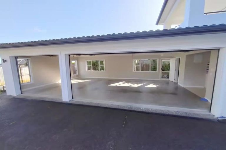 Photo of property in 56 Moyrus Crescent, East Tamaki Heights, Auckland, 2016