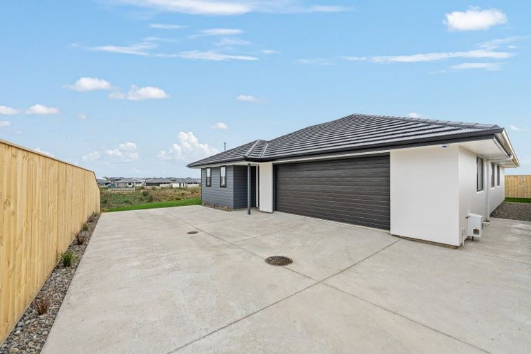 Photo of property in 57 Atlantic Drive, Fitzherbert, Palmerston North, 4410