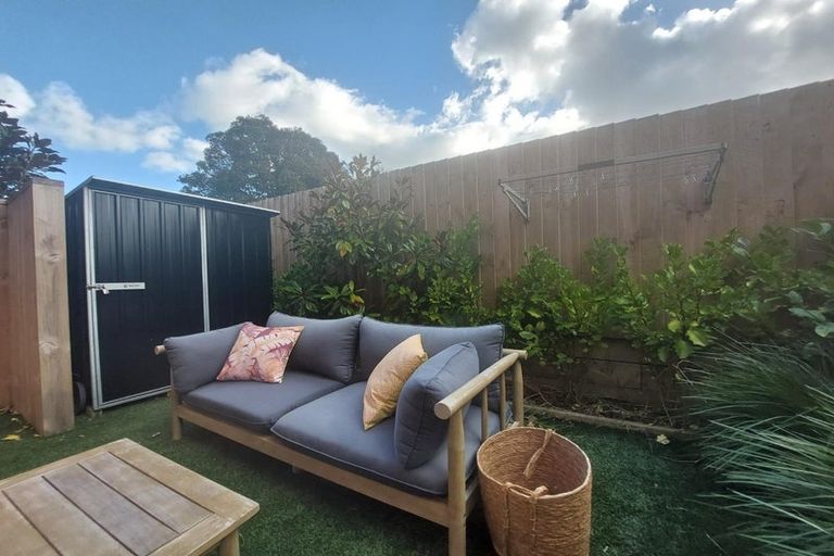 Photo of property in 8/10 Yeovil Road, Te Atatu Peninsula, Auckland, 0610