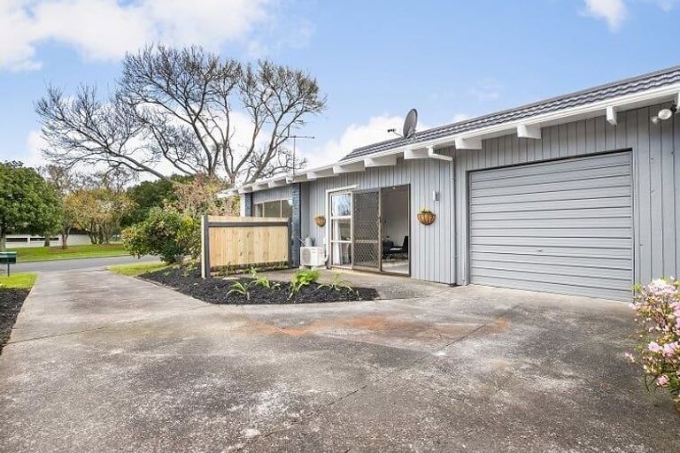 Photo of property in 1/54 Ray Small Drive, Pahurehure, Papakura, 2113