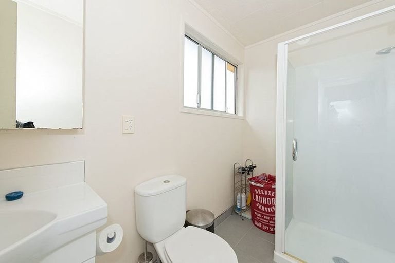 Photo of property in 1016 East Coast Road, Fairview Heights, Auckland, 0630