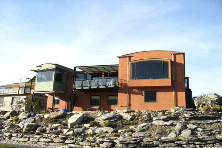 Photo of property in 14 Grove Lane, Kelvin Heights, Queenstown, 9300