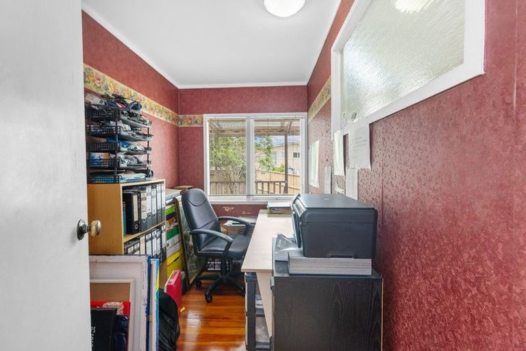 Photo of property in 35 Lyndhurst Road, Te Atatu South, Auckland, 0610