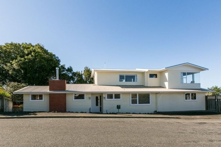 Photo of property in 12 Ormond Road, Hospital Hill, Napier, 4110