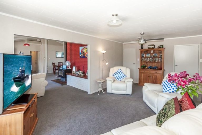 Photo of property in 60 Nash Parade, Foxton Beach, Foxton, 4815