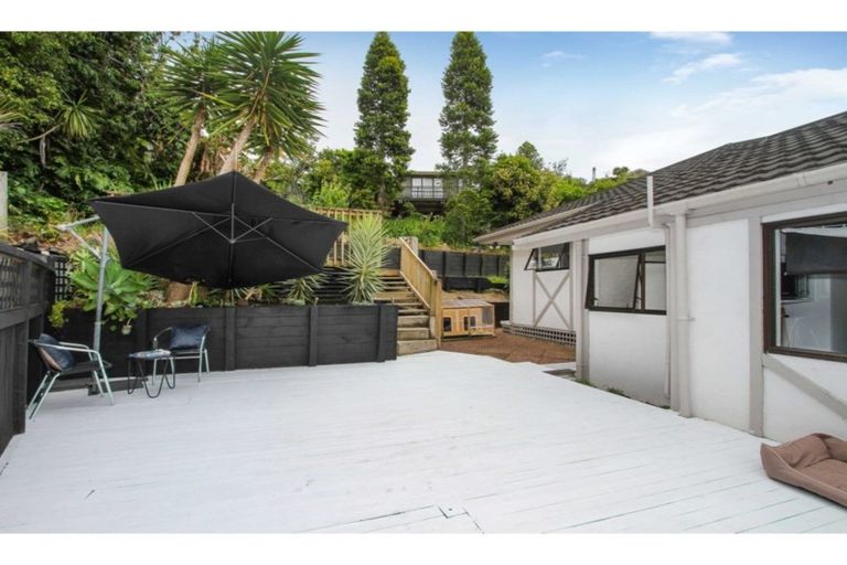 Photo of property in 1/27 Sovereign Place, Glenfield, Auckland, 0629