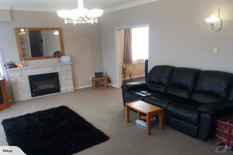 Photo of property in 11 Kensington Place, Fairfield, Hamilton, 3214