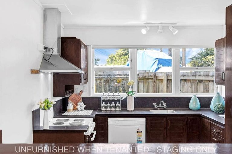 Photo of property in 50 Edgewater Drive, Pakuranga, Auckland, 2010