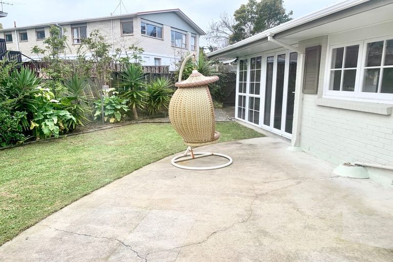 Photo of property in 44 Merriefield Avenue, Forrest Hill, Auckland, 0620