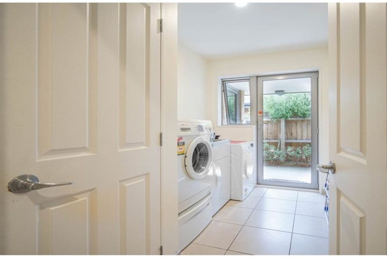 Photo of property in 4 The Oval, Hillmorton, Christchurch, 8024