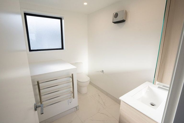 Photo of property in 2/182 Cambridge Terrace, Fairfield, Lower Hutt, 5011