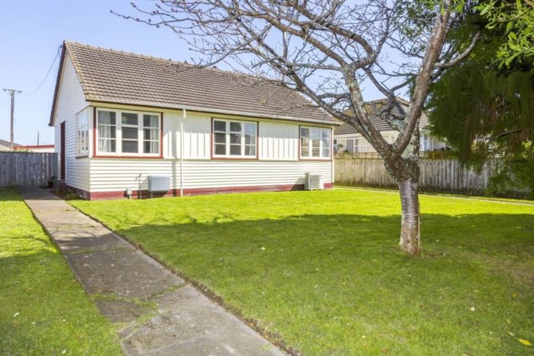 Photo of property in 51 Chapman Crescent, Naenae, Lower Hutt, 5011