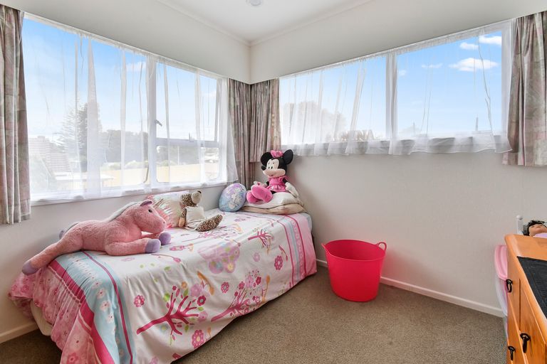 Photo of property in 6 Mcinnes Road, Weymouth, Auckland, 2103