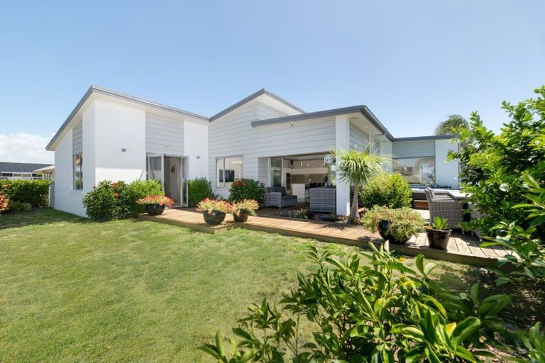Photo of property in 42 Cassinia Close, Papamoa Beach, Papamoa, 3118