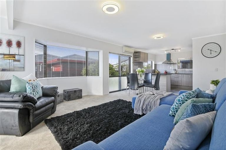 Photo of property in 2/111 Donovan Street, Blockhouse Bay, Auckland, 0600