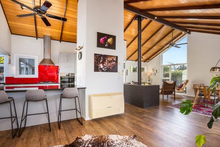 Photo of property in 13 Fleetwood Grove, Waikanae, 5036