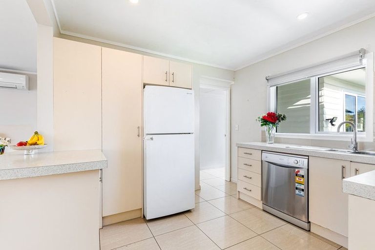 Photo of property in 24 Northall Road, New Lynn, Auckland, 0600