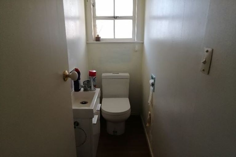 Photo of property in 105 Gossamer Drive, Pakuranga Heights, Auckland, 2010