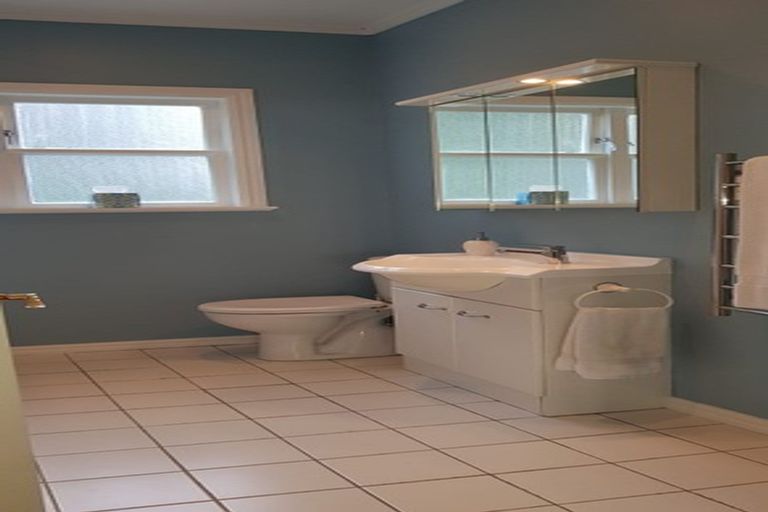 Photo of property in 39 Randwick Road, Northland, Wellington, 6012