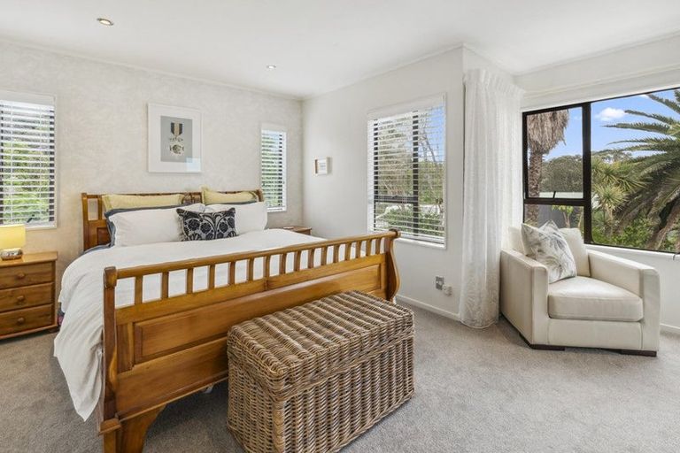 Photo of property in 2/946 Beach Road, Waiake, Auckland, 0630